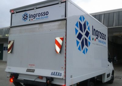 Adesivi camion - furgone personalizzato con adesivi per automezzi