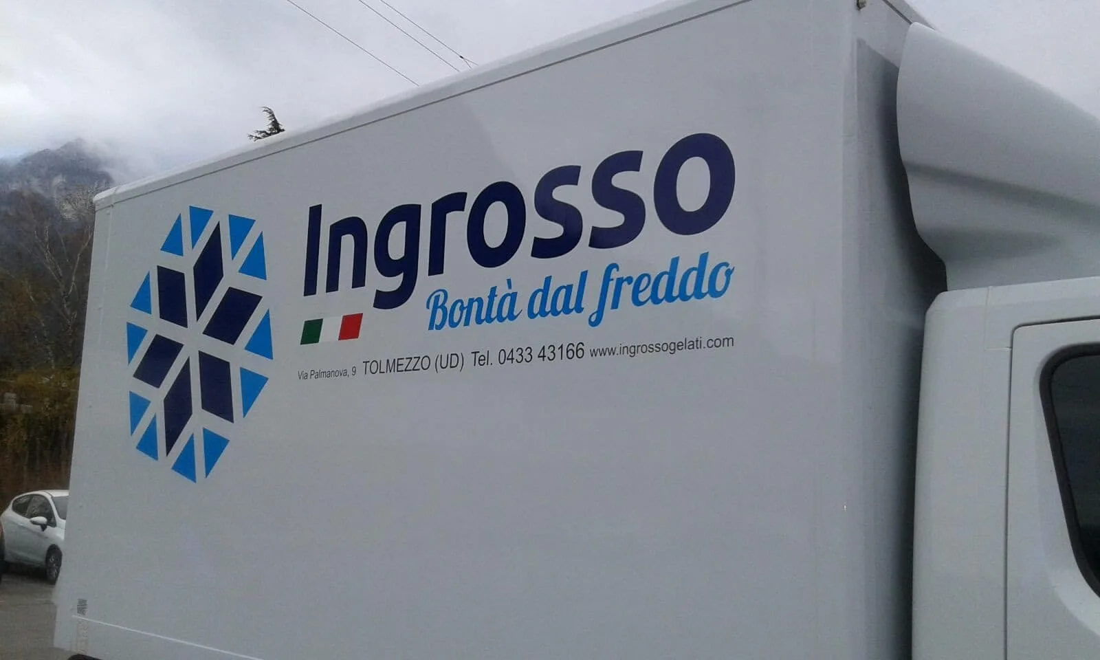 adesivi cast prespaziati per veicoli commerciali