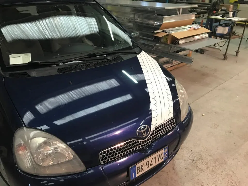 Adesivi per le auto di cortesia dell'Autofficina Esperia
