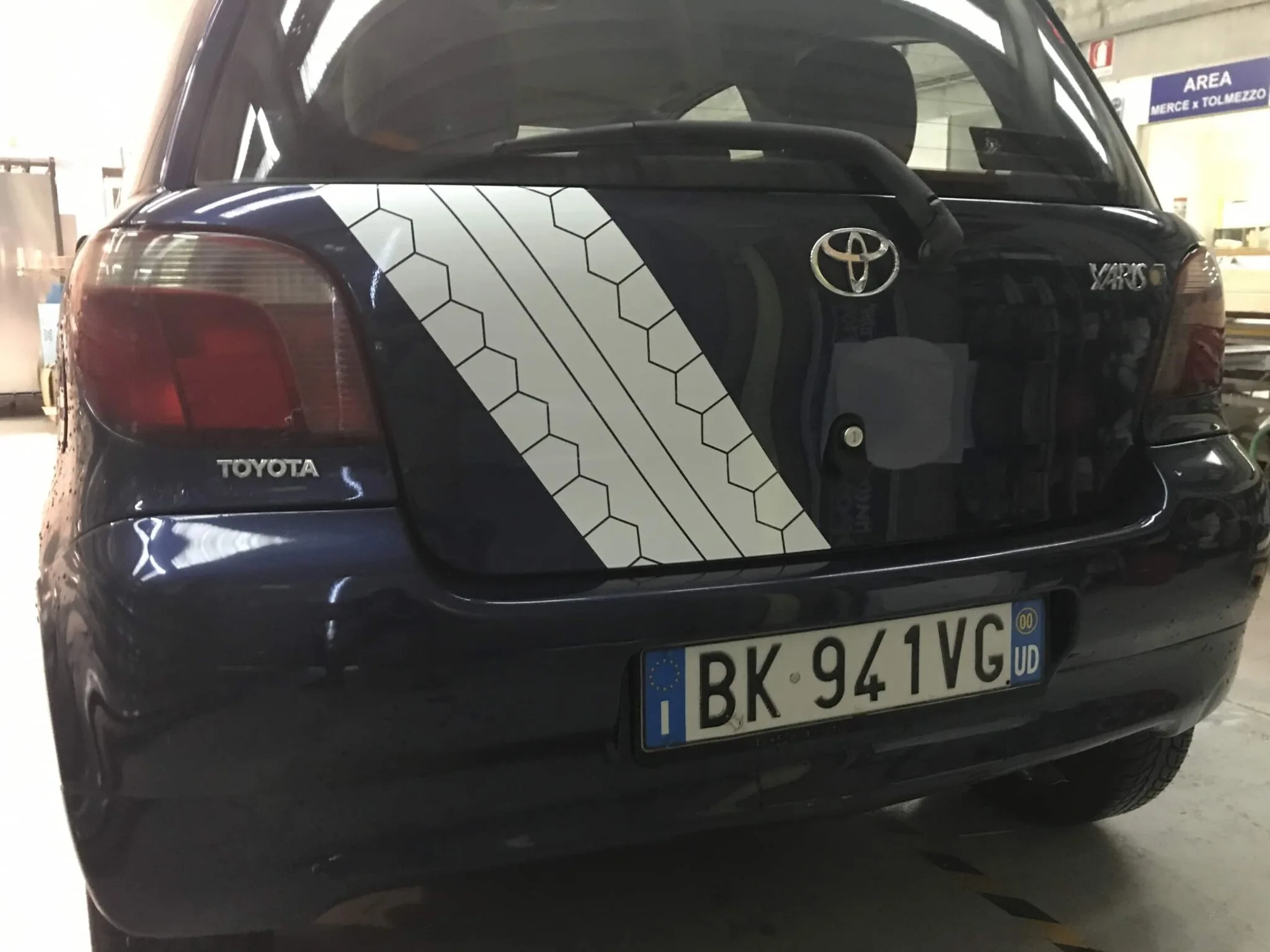 adesivi auto di cortesia