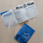 Depliant a tre ante di L'Affilotecnica aperto, con le pagine dei servizi e del parco macchine, e la copertina blu chiusa