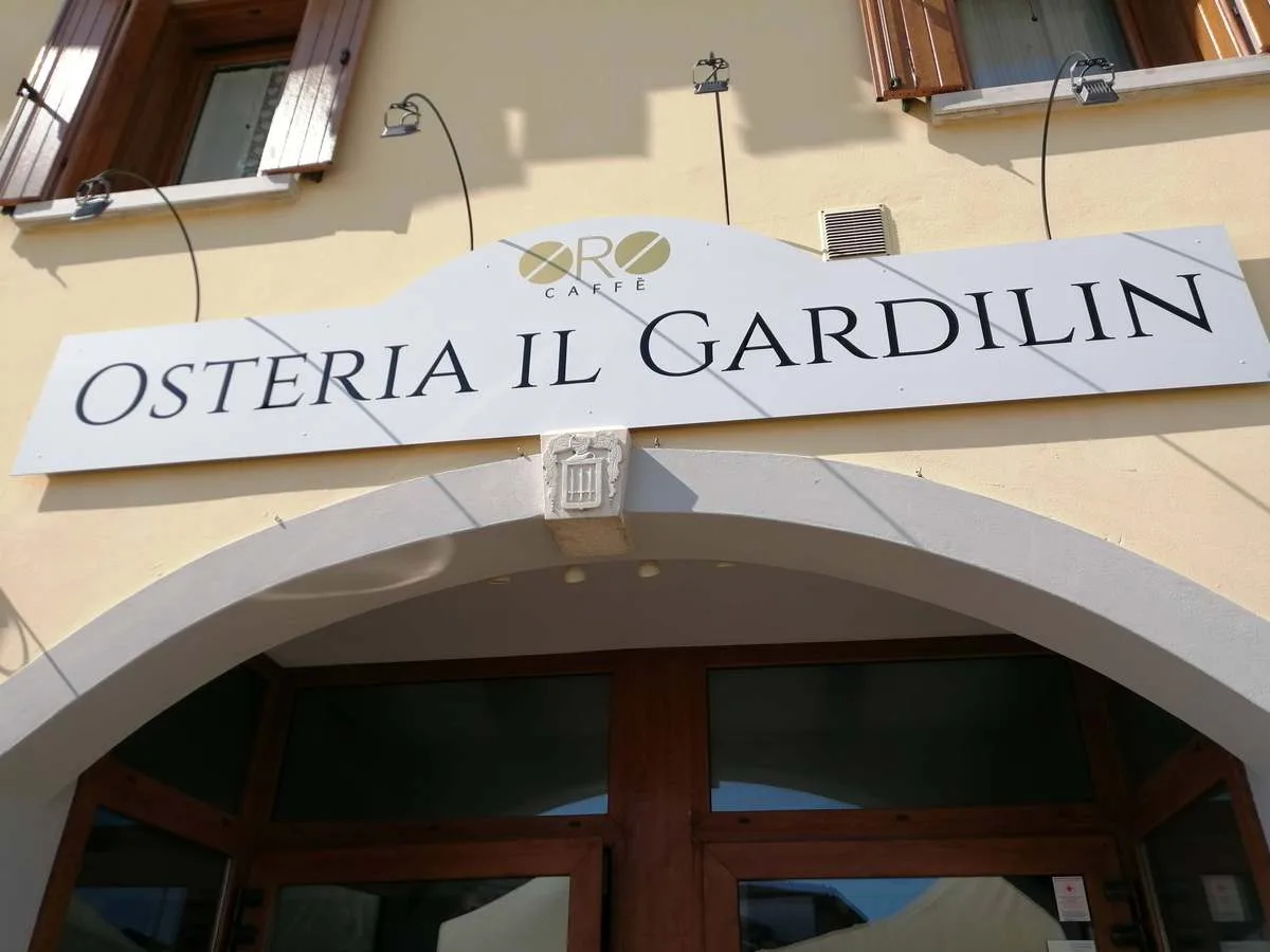 INSEGNA CON FARETTI A SPOT