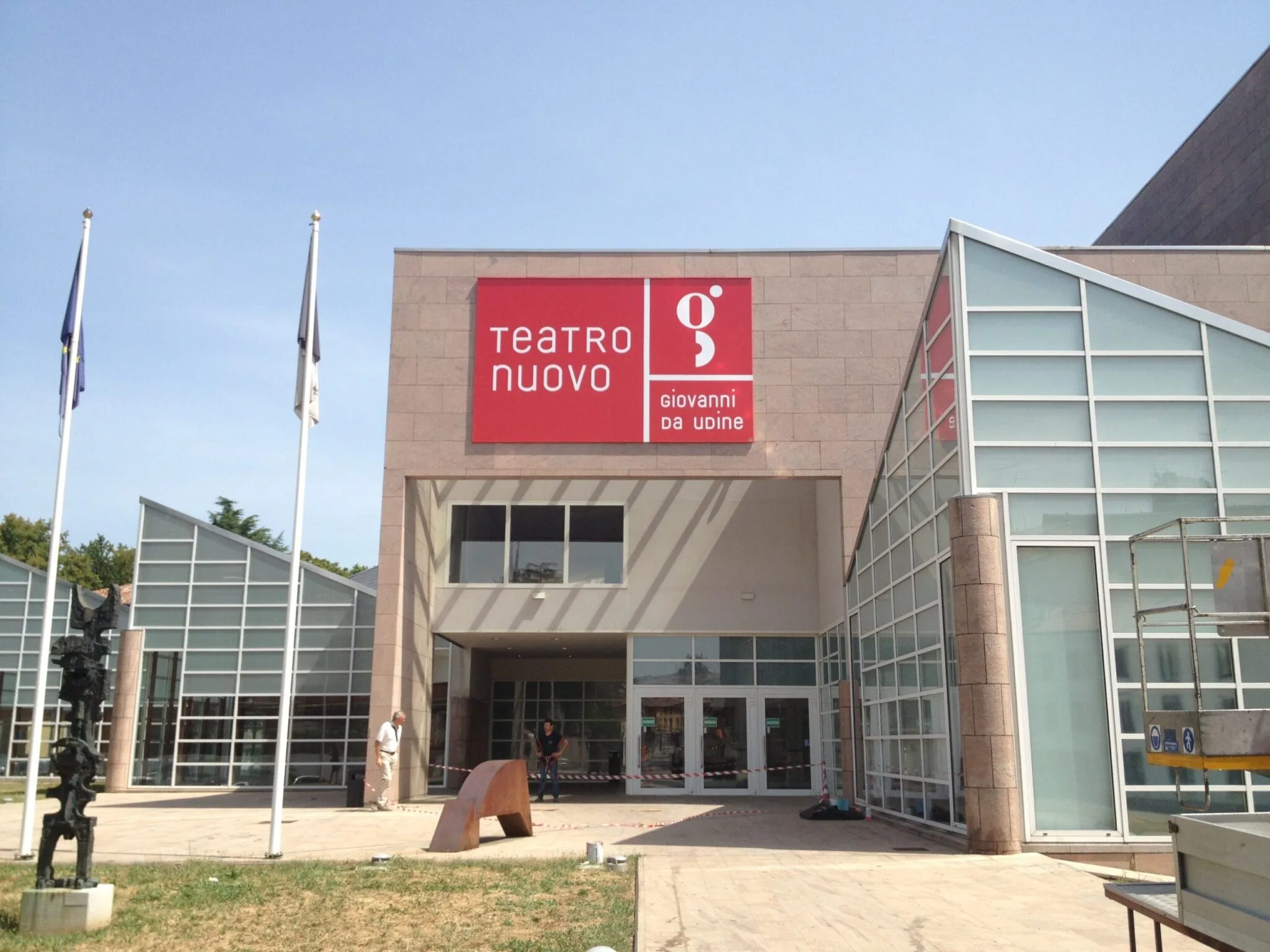 Insegna a pannello per il Teatro Giovanni da Udine