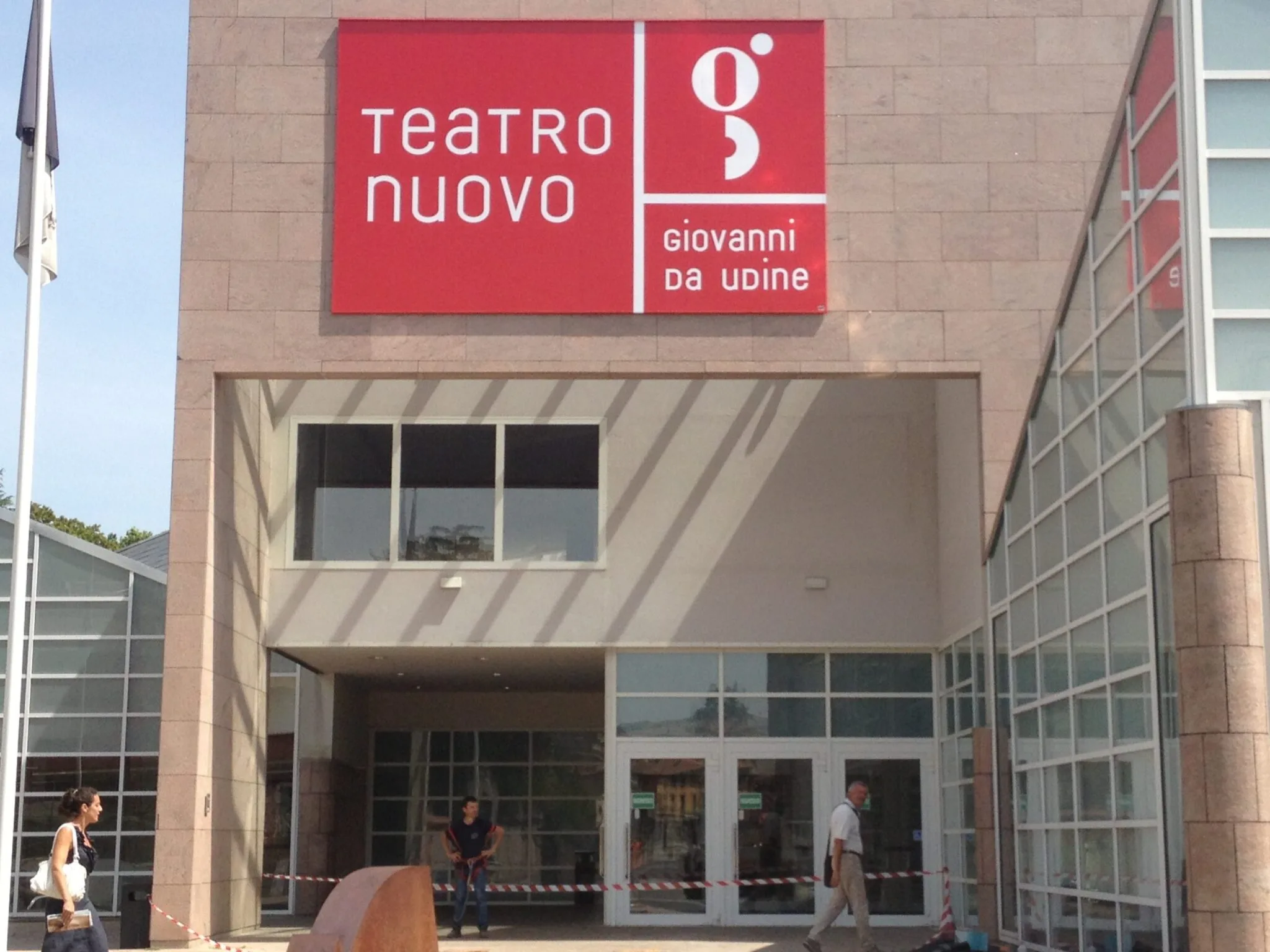 Insegna a pannello per il Teatro Giovanni da Udine