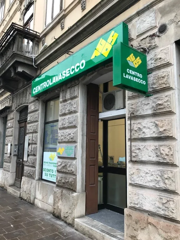 Insegna a cassonetto con frontale in PMMA opalino — Udine