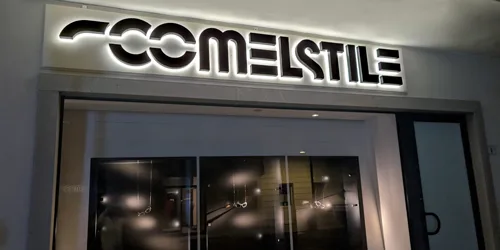 Insegna luminosa a lettere singole