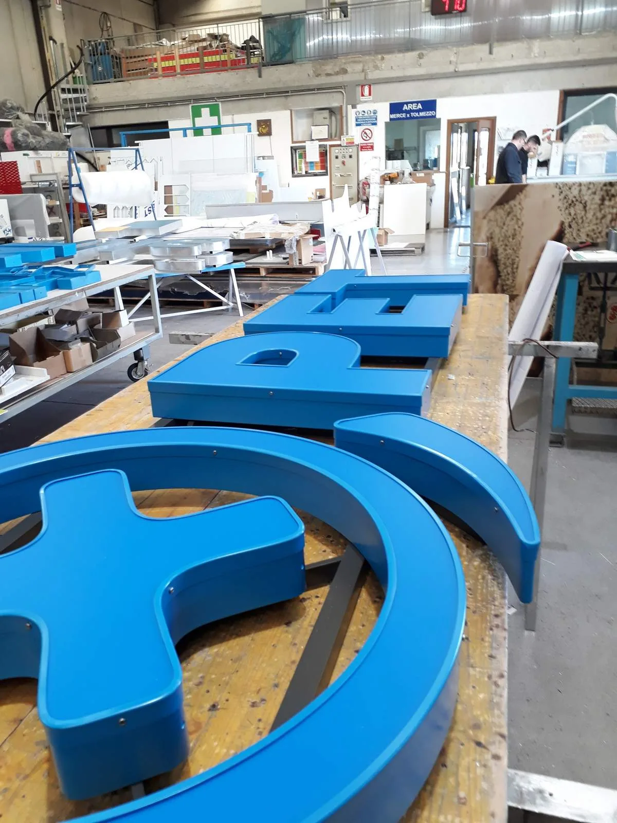Insegna luminosa a lettere singole blu Manzano Udine