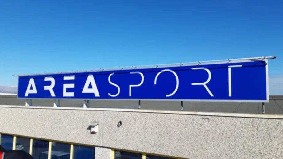 nuovo frontale insegna a tricesimo