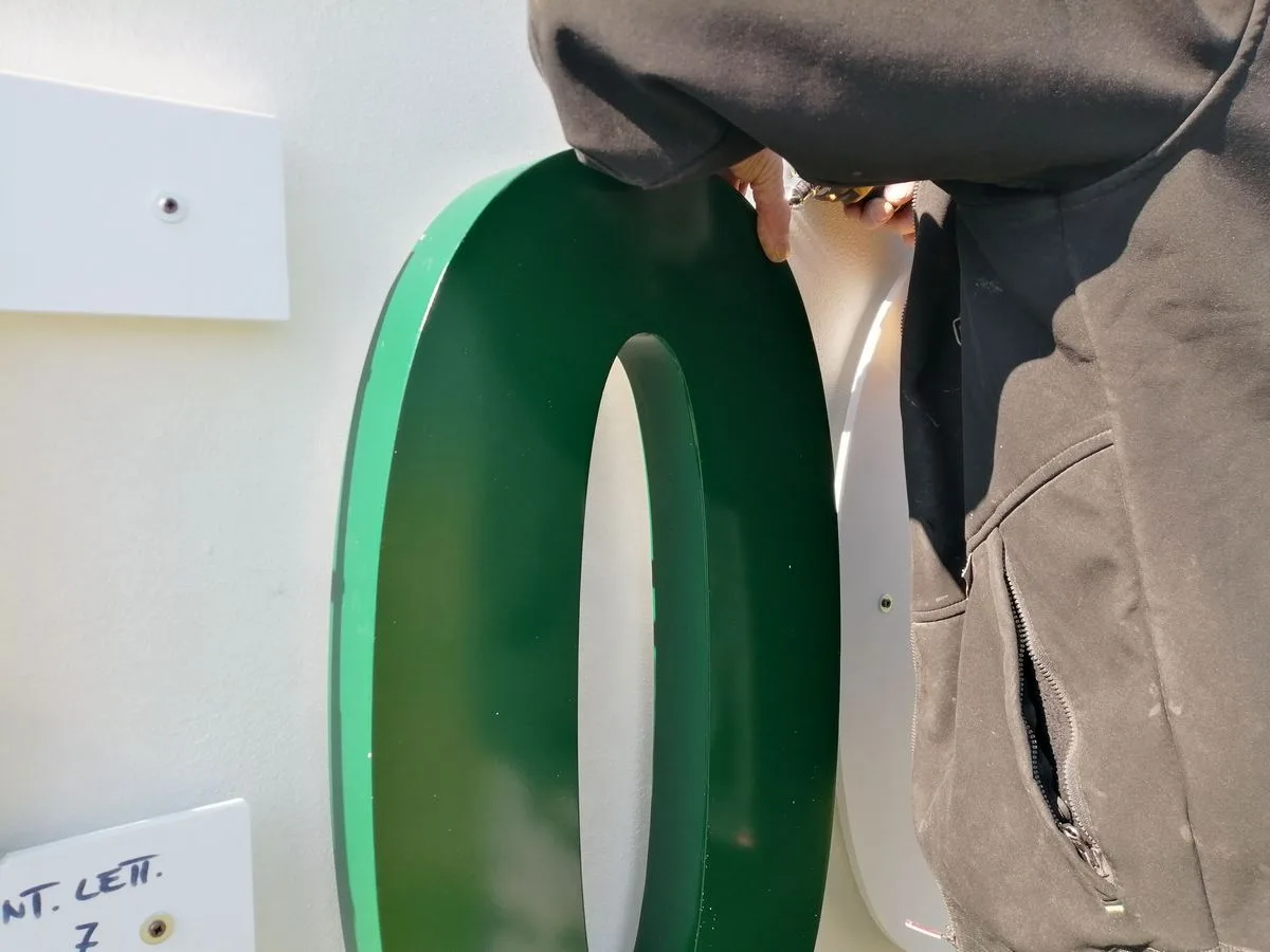 Insegna a lettere scatolate — Caorle (Venezia)
