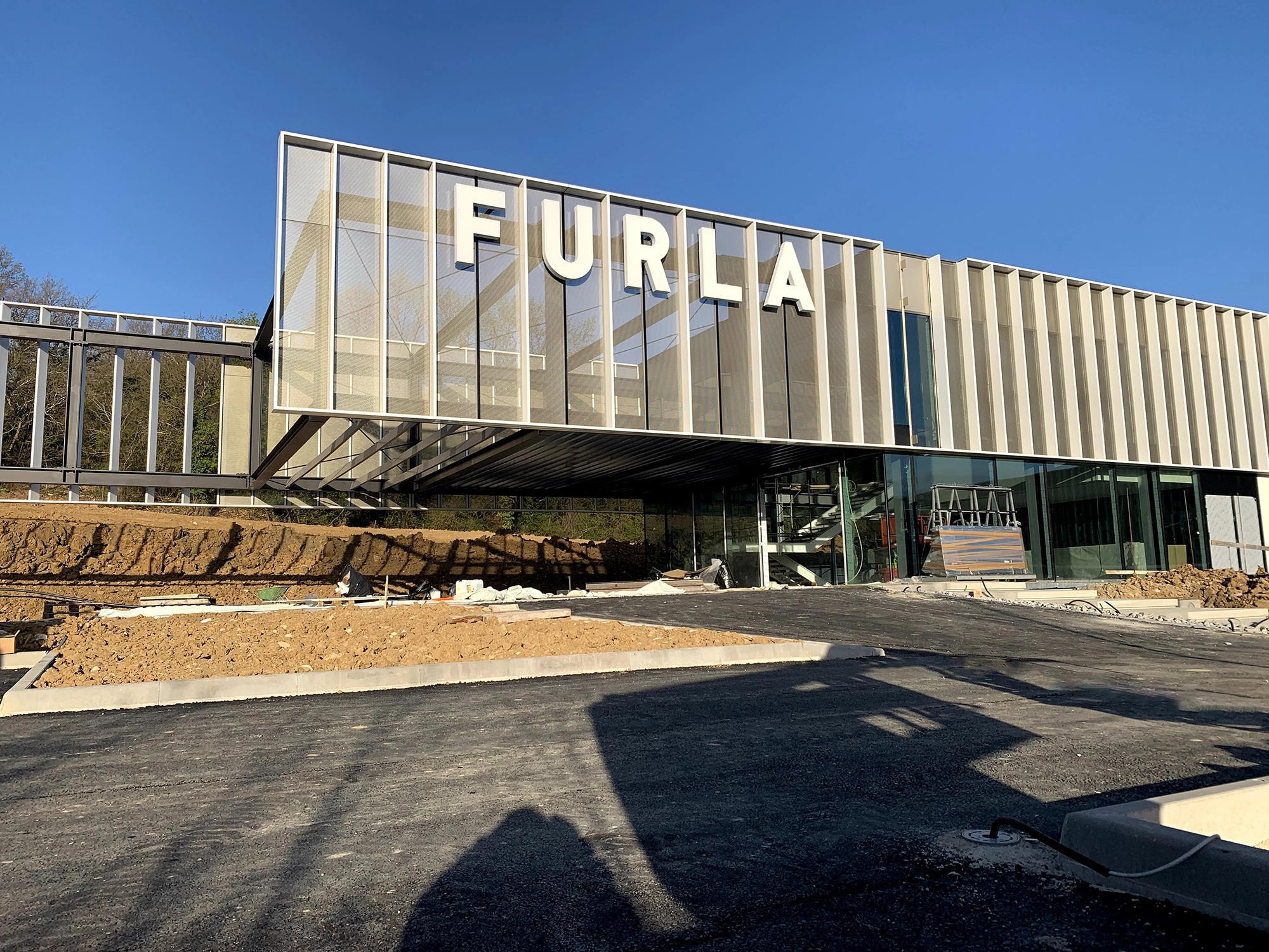 Insegne luminose realizzate da neonaurora in Friuli