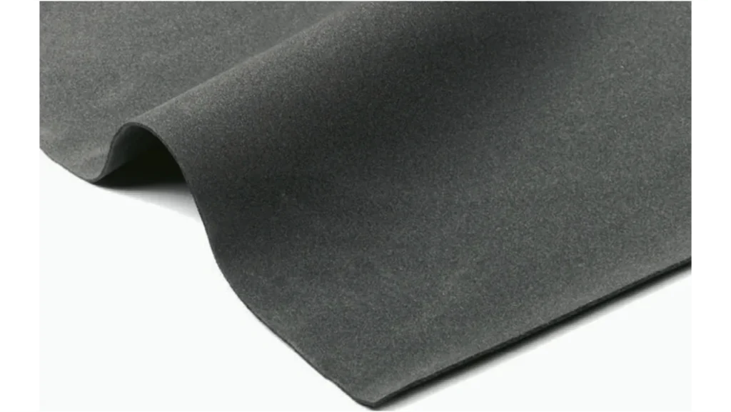Lastra di PORON 4701, il poliuretano microcellulare grigio scuro di Rogers, piegata a onda