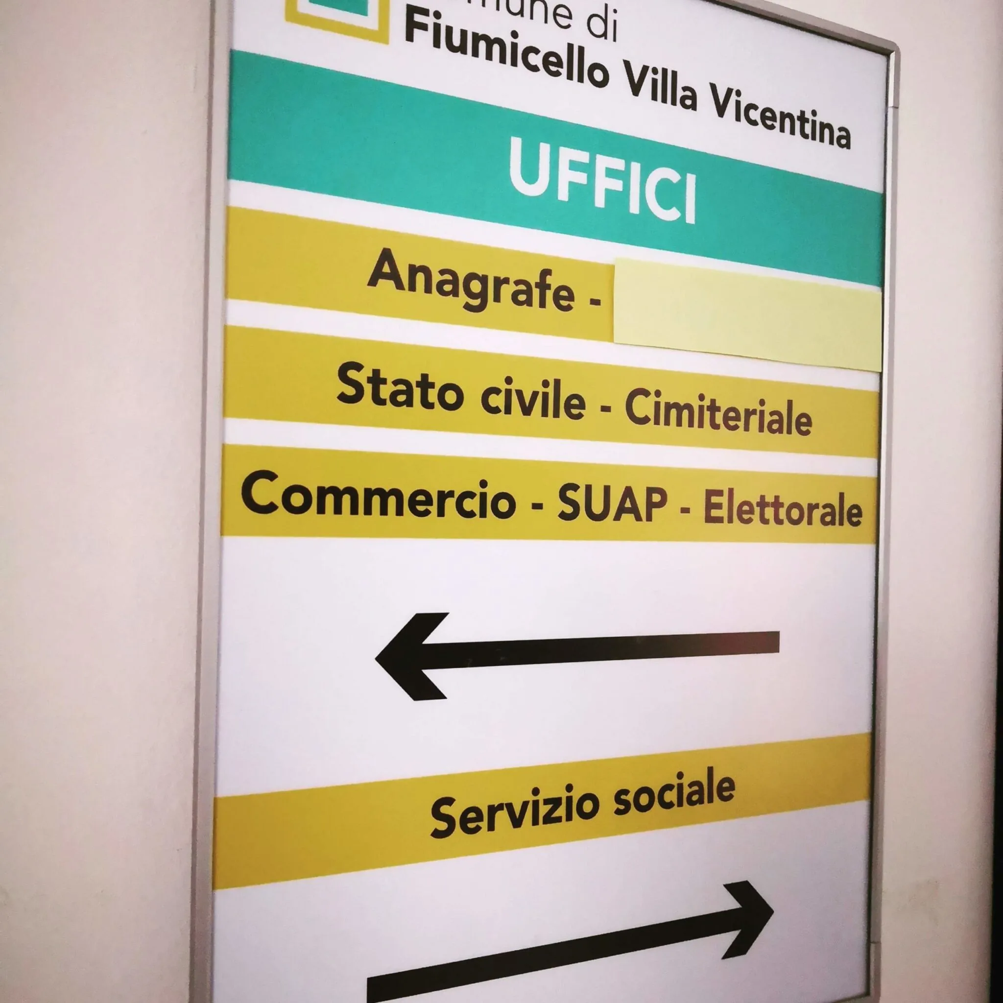 Segnaletica interna con il logo nuovo del Comune di Fiumicello Villa Vicentina