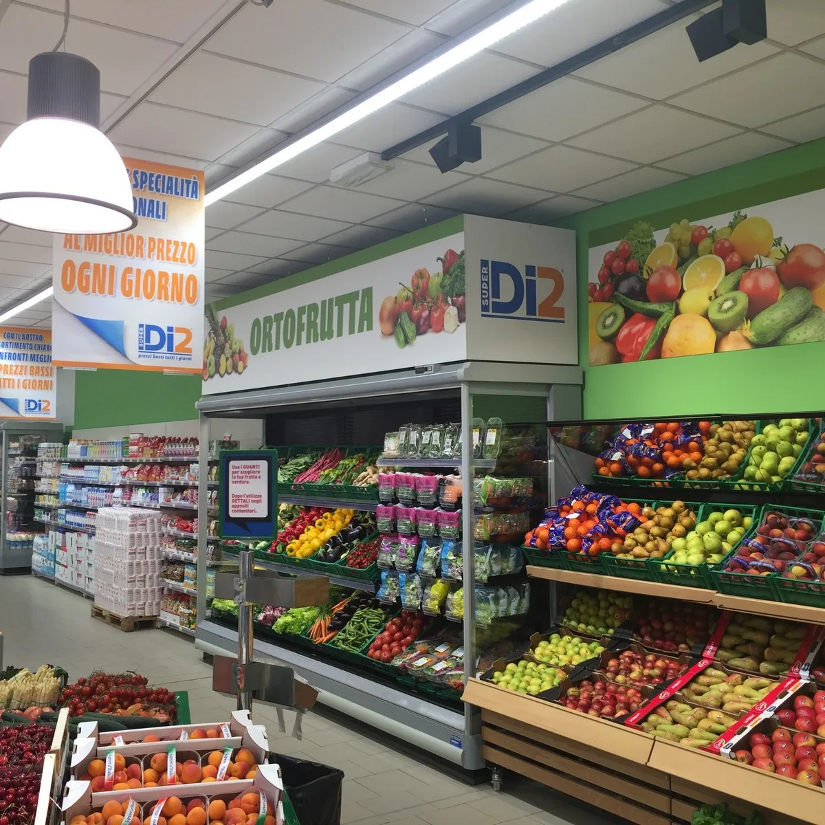 Segnaletica e cartellonistica per reparti dentro un supermercato a Udine