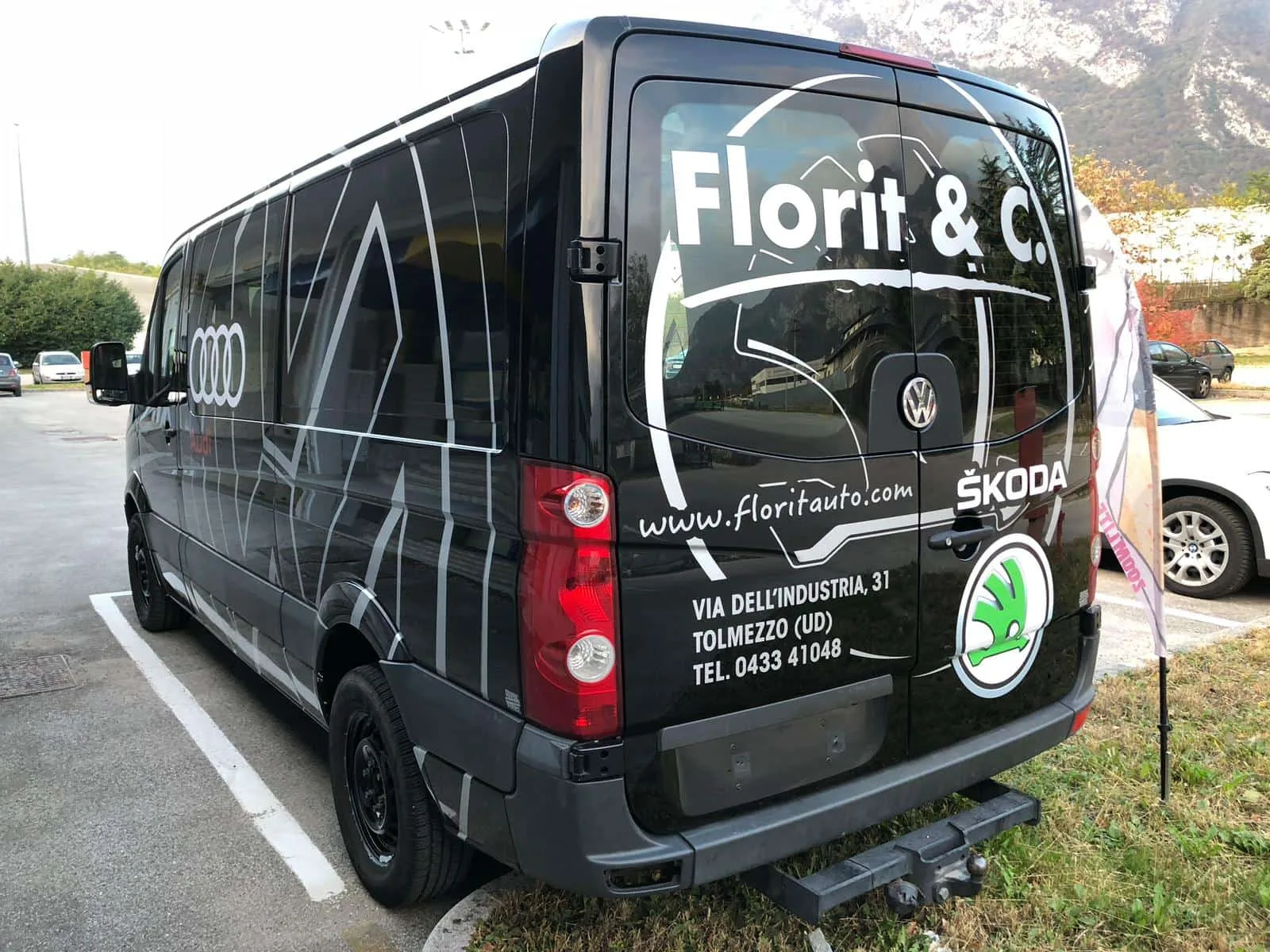 adesivi skoda volkswagen e audi su furgone concessionario