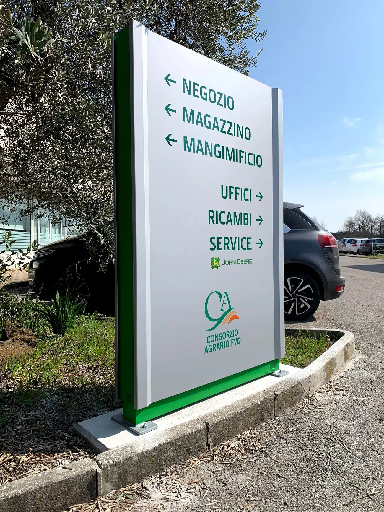 Totem direzionali per il Consorzio Agrario — Basiliano (Udine)