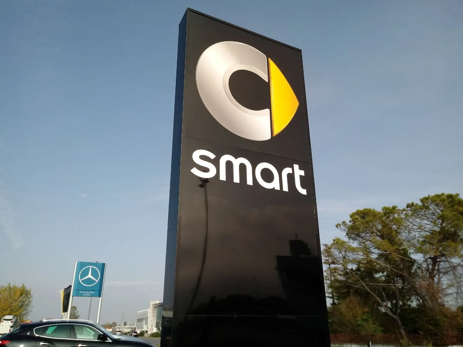 Totem per la segnaletica dell'area Smart — Udine